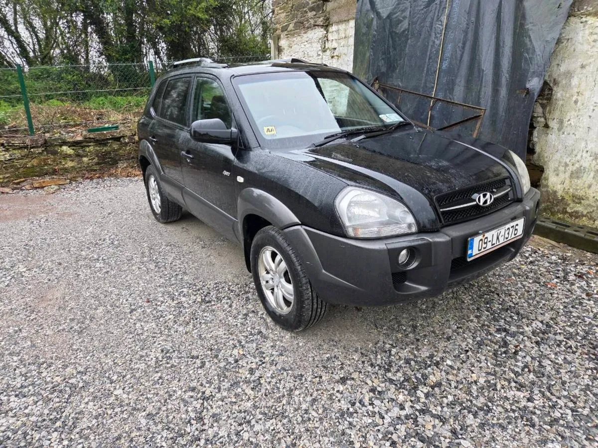 Hyundai Tucson 4x4 - Image 1