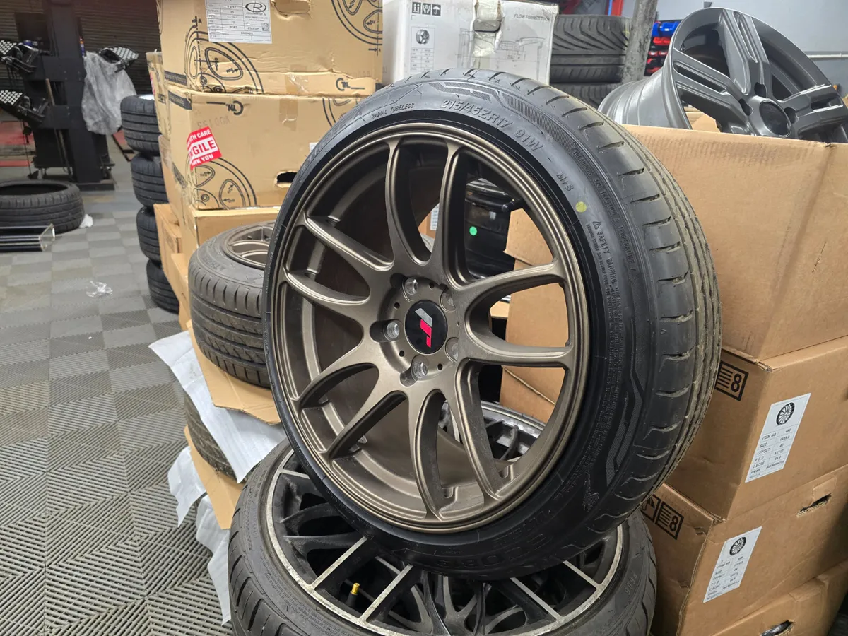 **Special** 17" Japan Racing JR-29