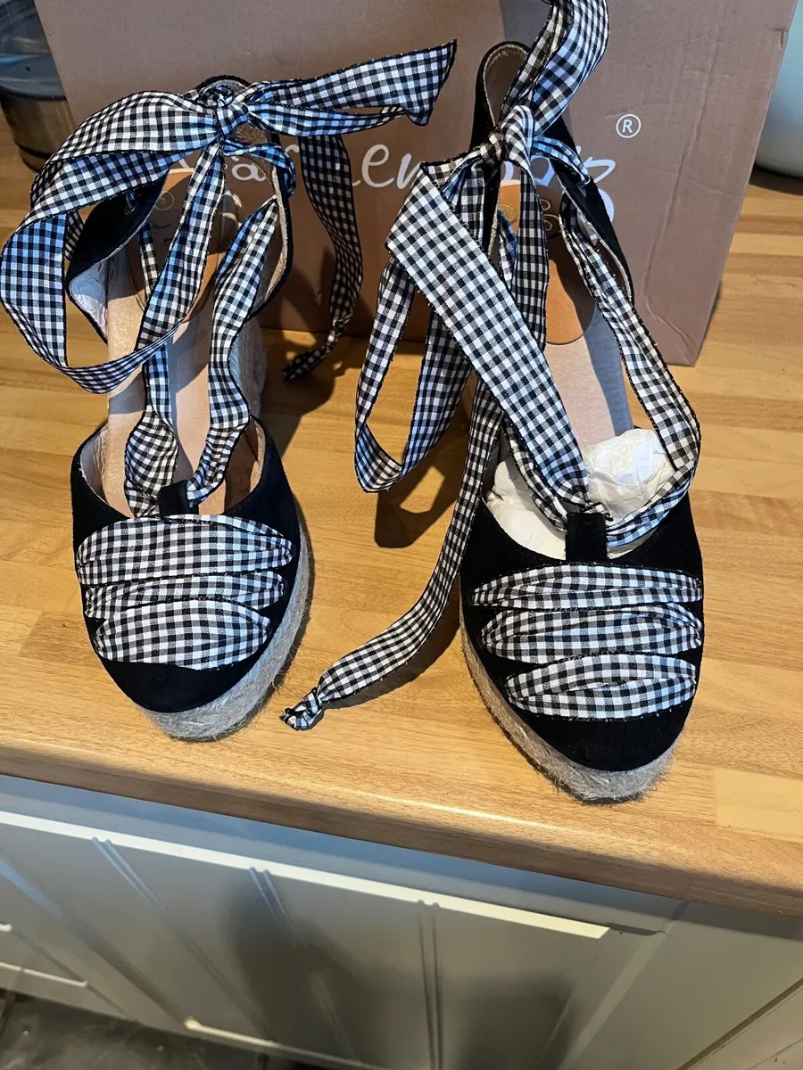 Ladies shoes - Image 1