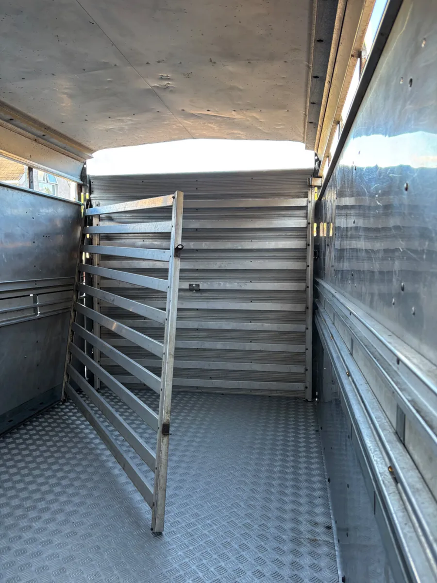 Ifor williams 12ft x 6ft cattle trailer - Image 4