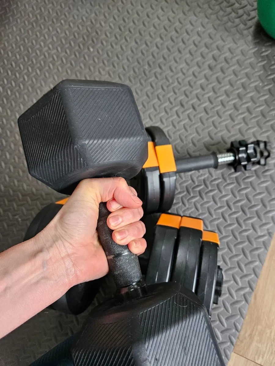 15kg Hex dumbell and 14kg dumbell - Image 1