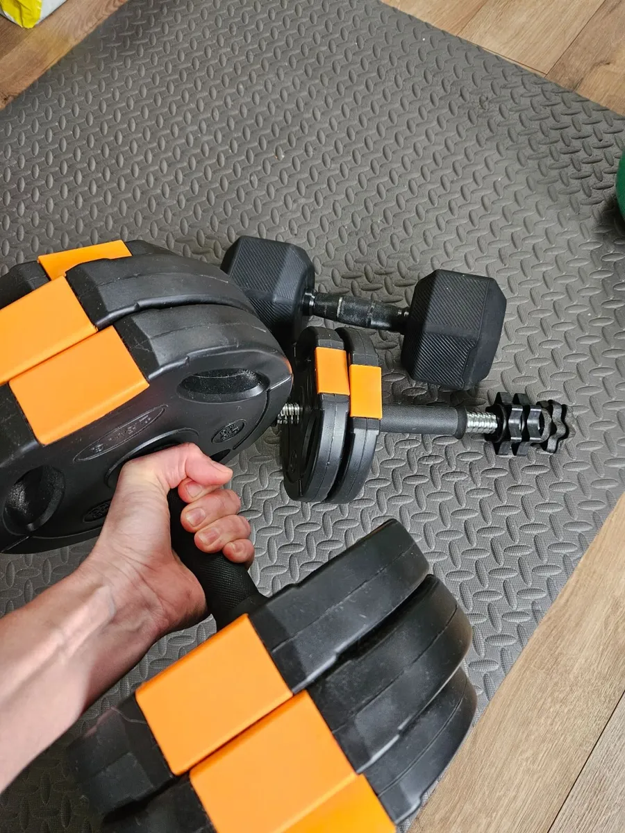 15kg Hex dumbell and 14kg dumbell - Image 3