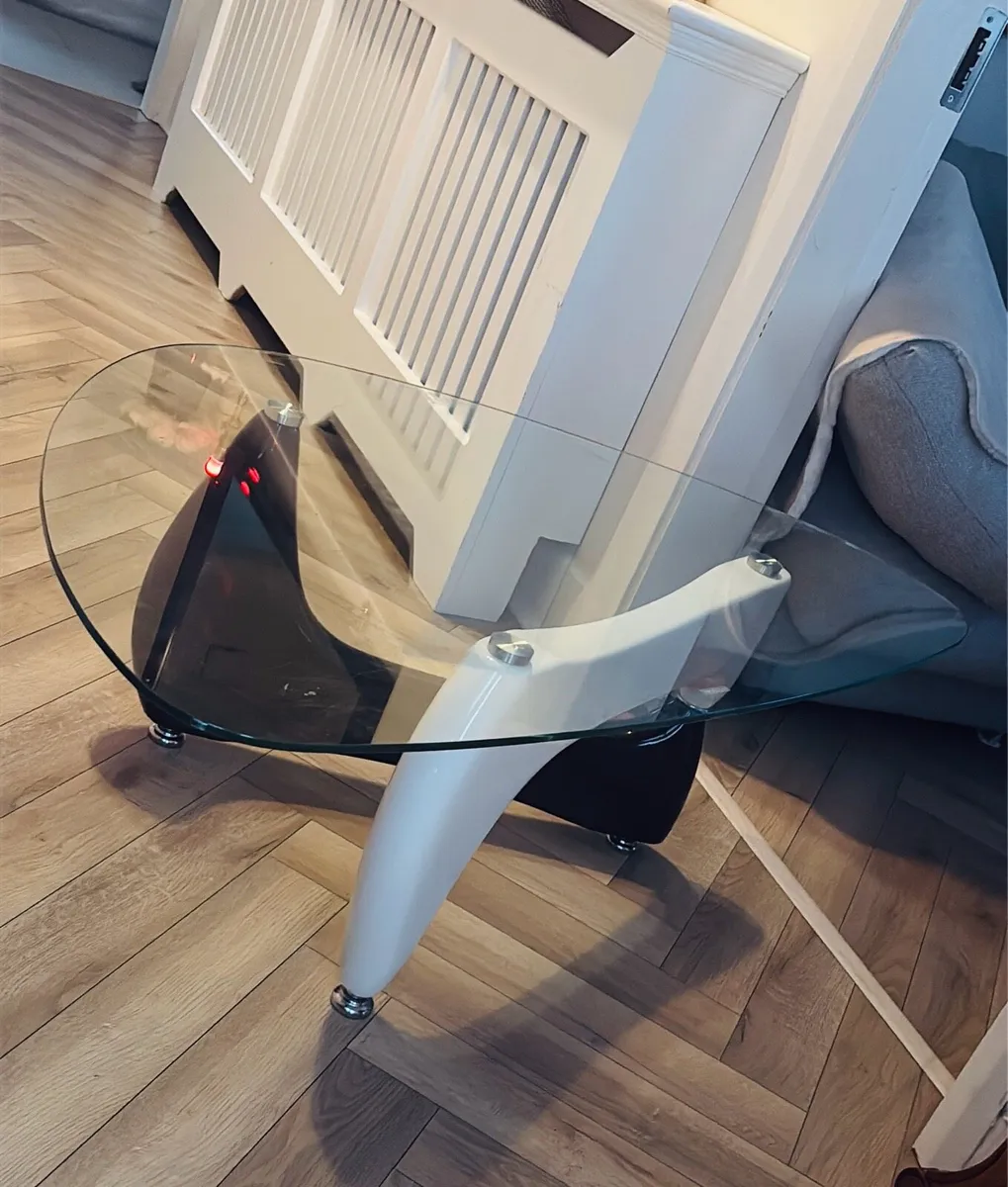 Stunning Modern Glass Coffee Table - Image 1