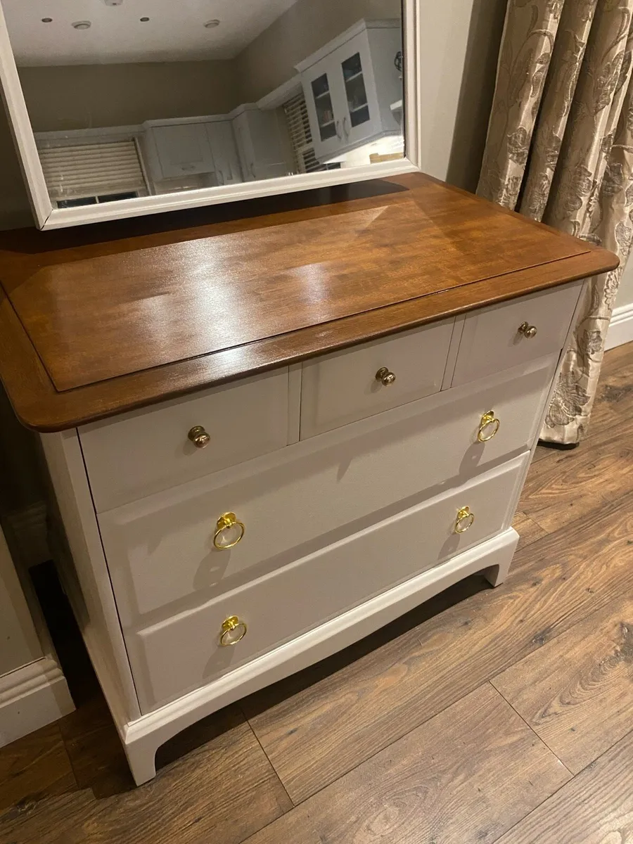 Stag minstrel chest of drawers - Image 1