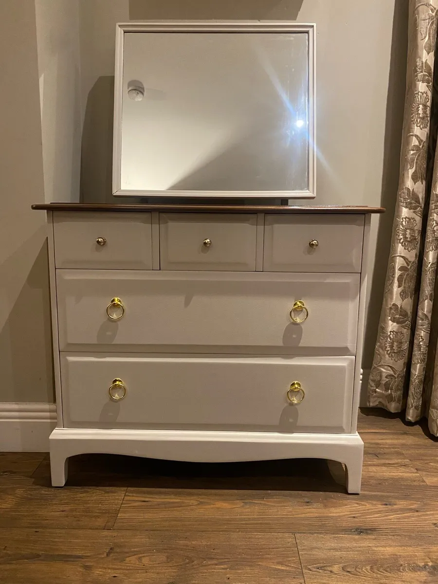 Stag minstrel chest of drawers - Image 2