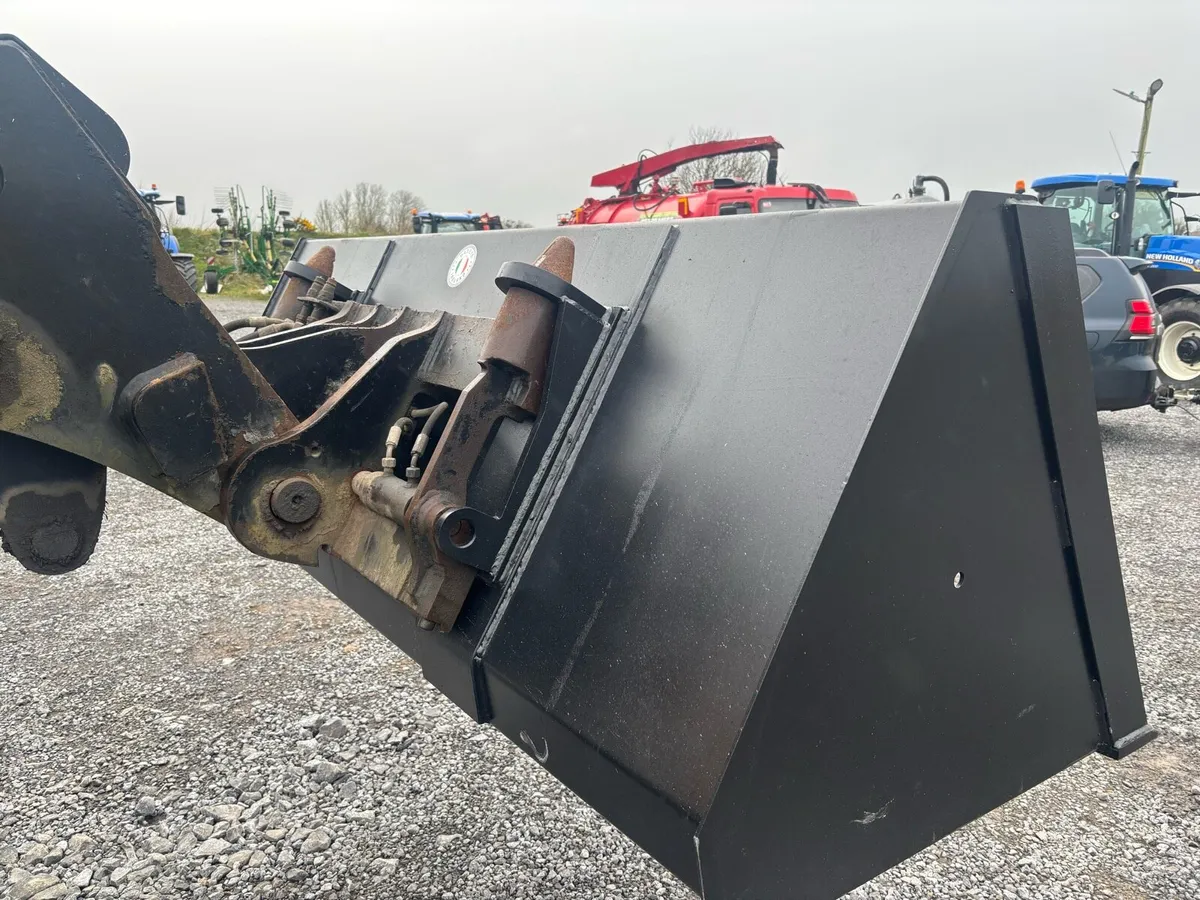 New JCB bucket (pin and cone) - Image 1