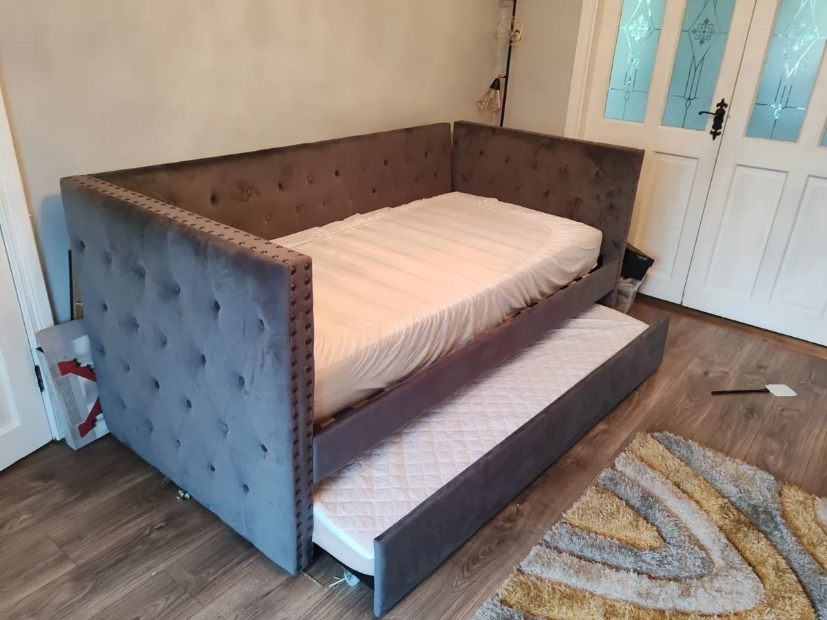 Day Bed (twin) - Image 1