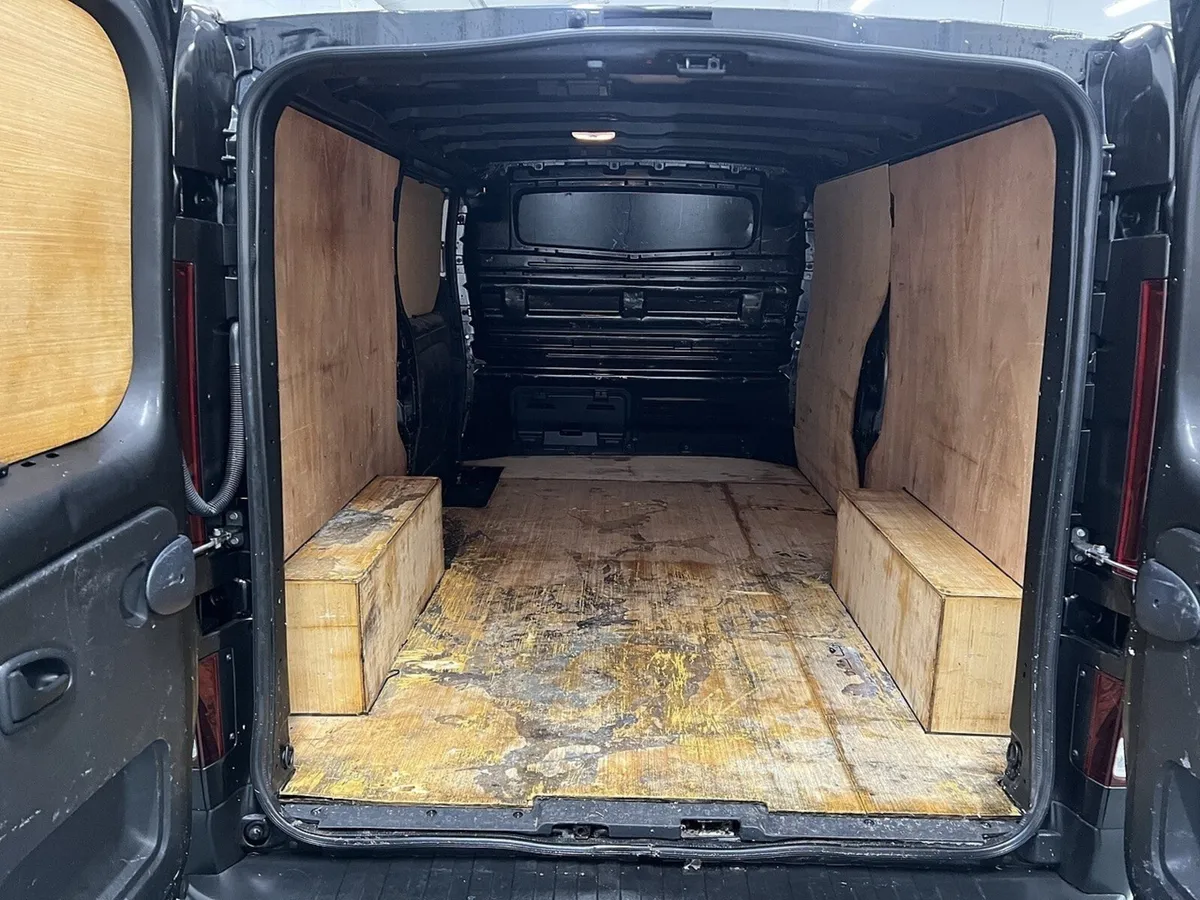 2023 Nissan Primastar Panel Van - Image 2