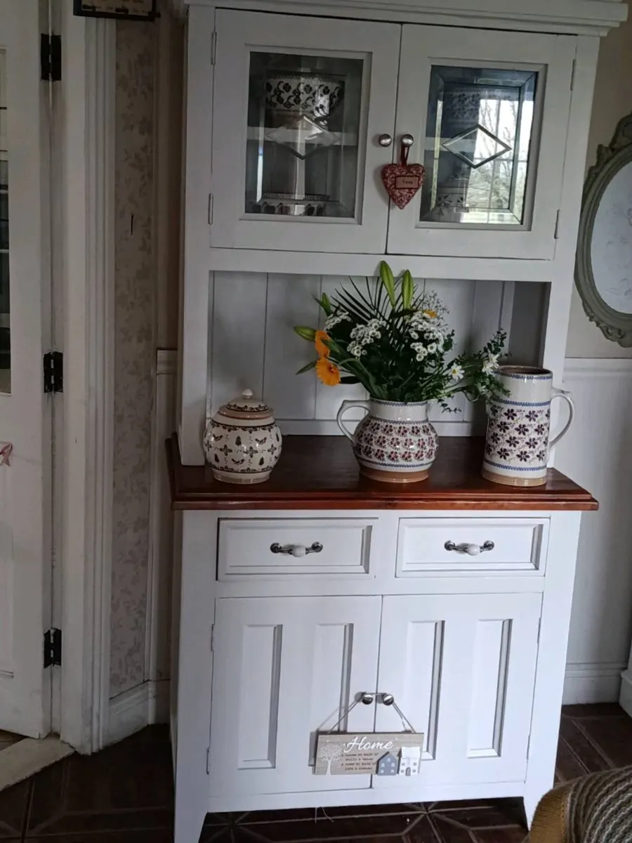 Solid kitchen dresser delivery arranged - Image 2