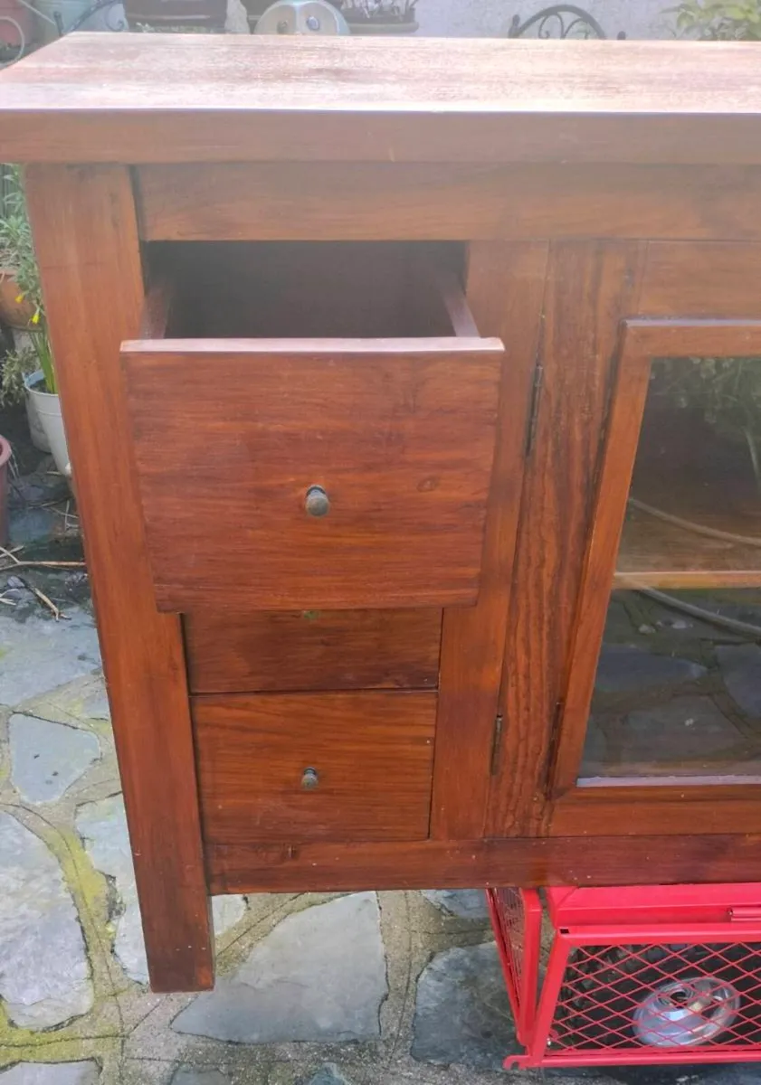 Hardwood Cabinet, beautiful piece of Furniture.
Gr - Image 4