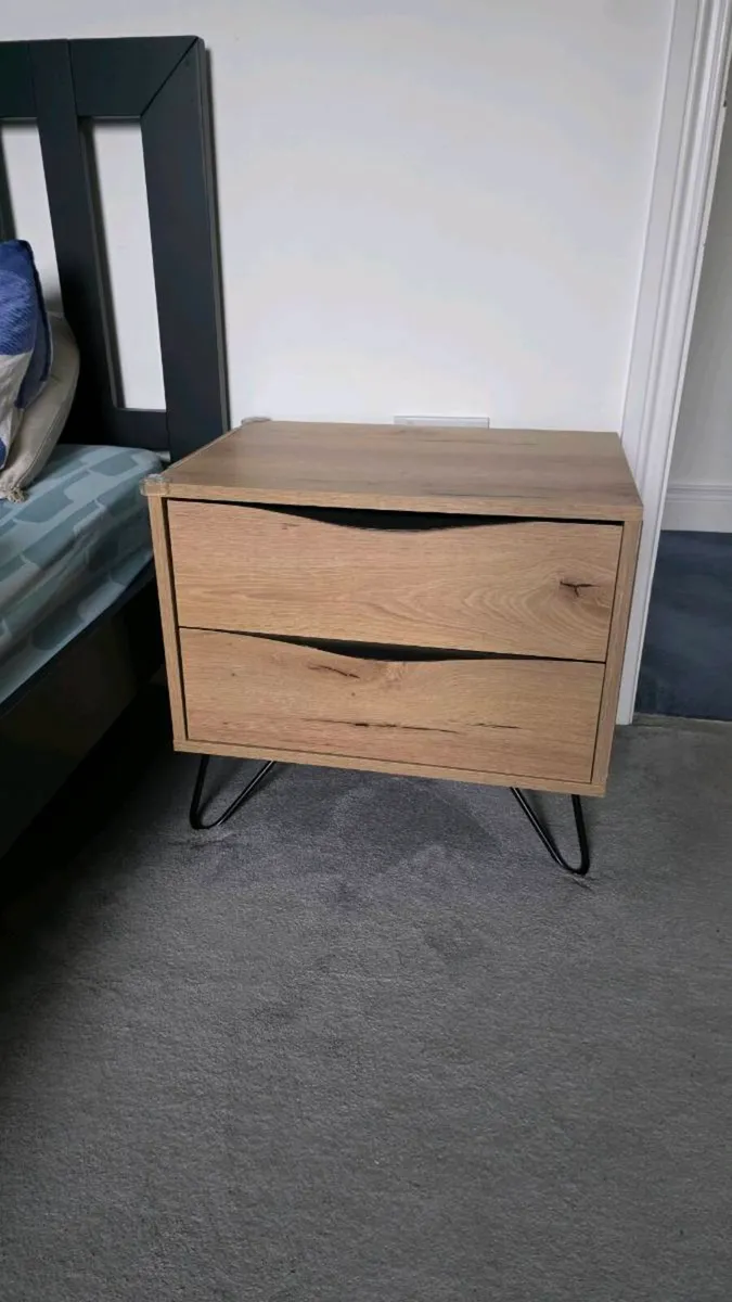 Bed side table - Image 1