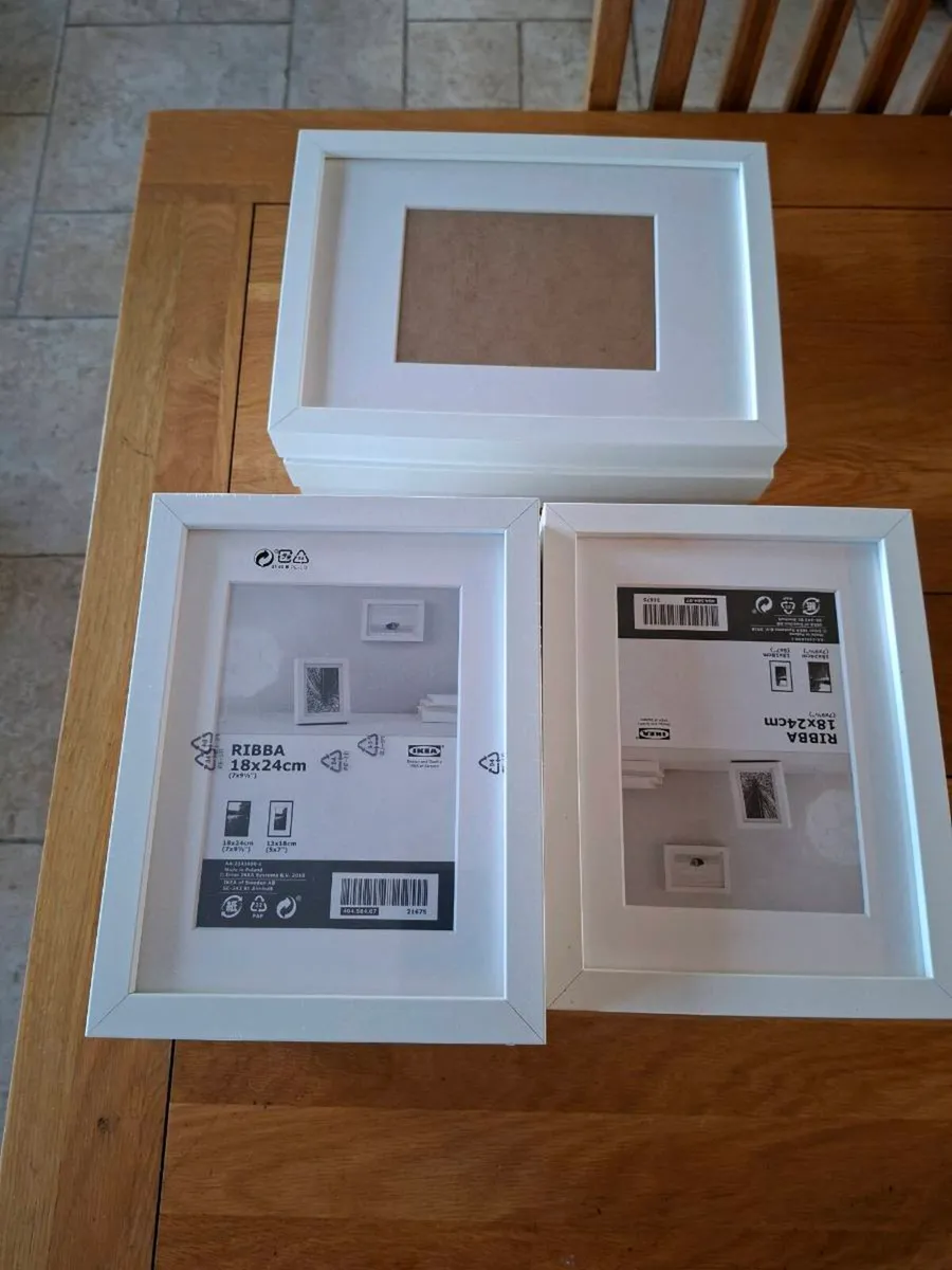 Ikea picture frames (9 regular size, 3 larger) - Image 1