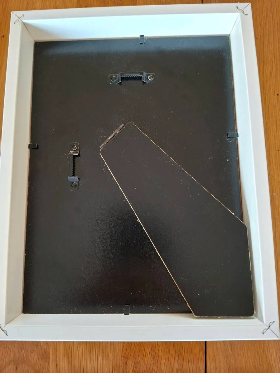Ikea picture frames (9 regular size, 3 larger) - Image 4