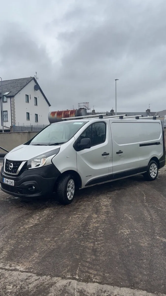 2017 Nissan Nv300 van - Image 2