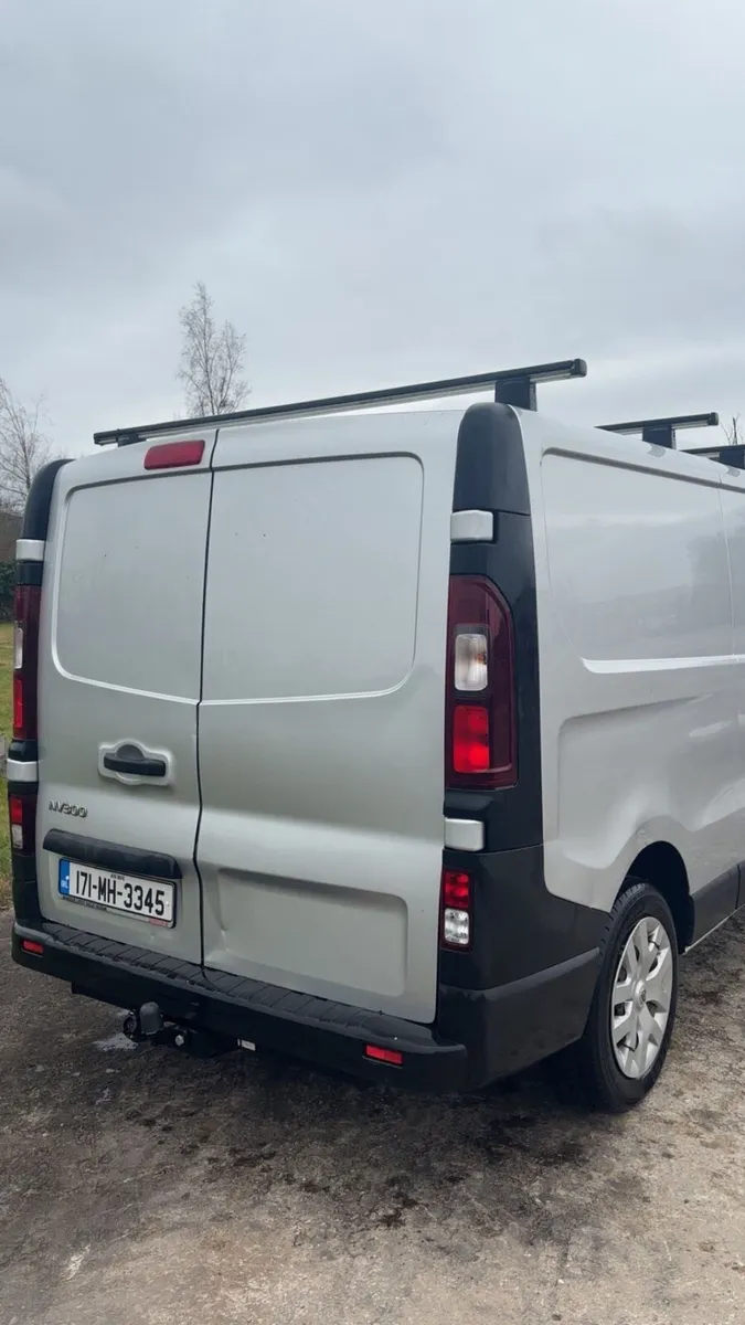 2017 Nissan Nv300 van - Image 4