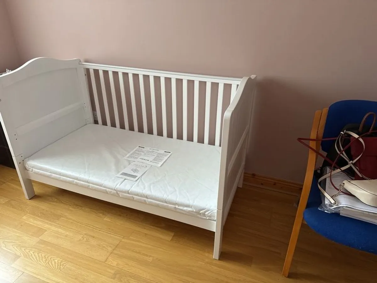 Cot/bed - Image 1