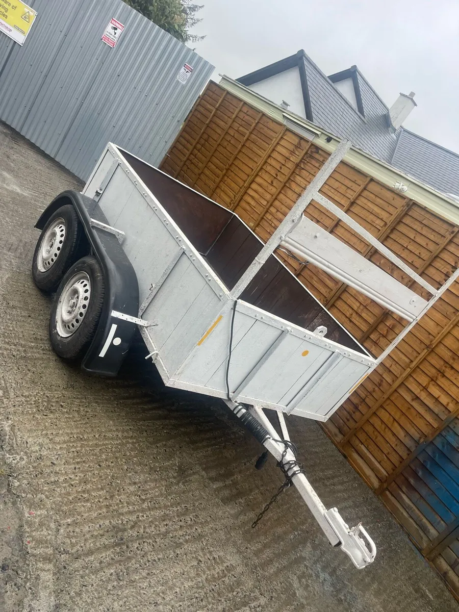 Builder Trailer - Image 1