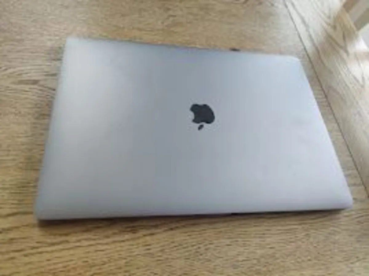 MacBook Pro 15"/i7-8750H/32GB Ram/256GB SSD/Touch - Image 2