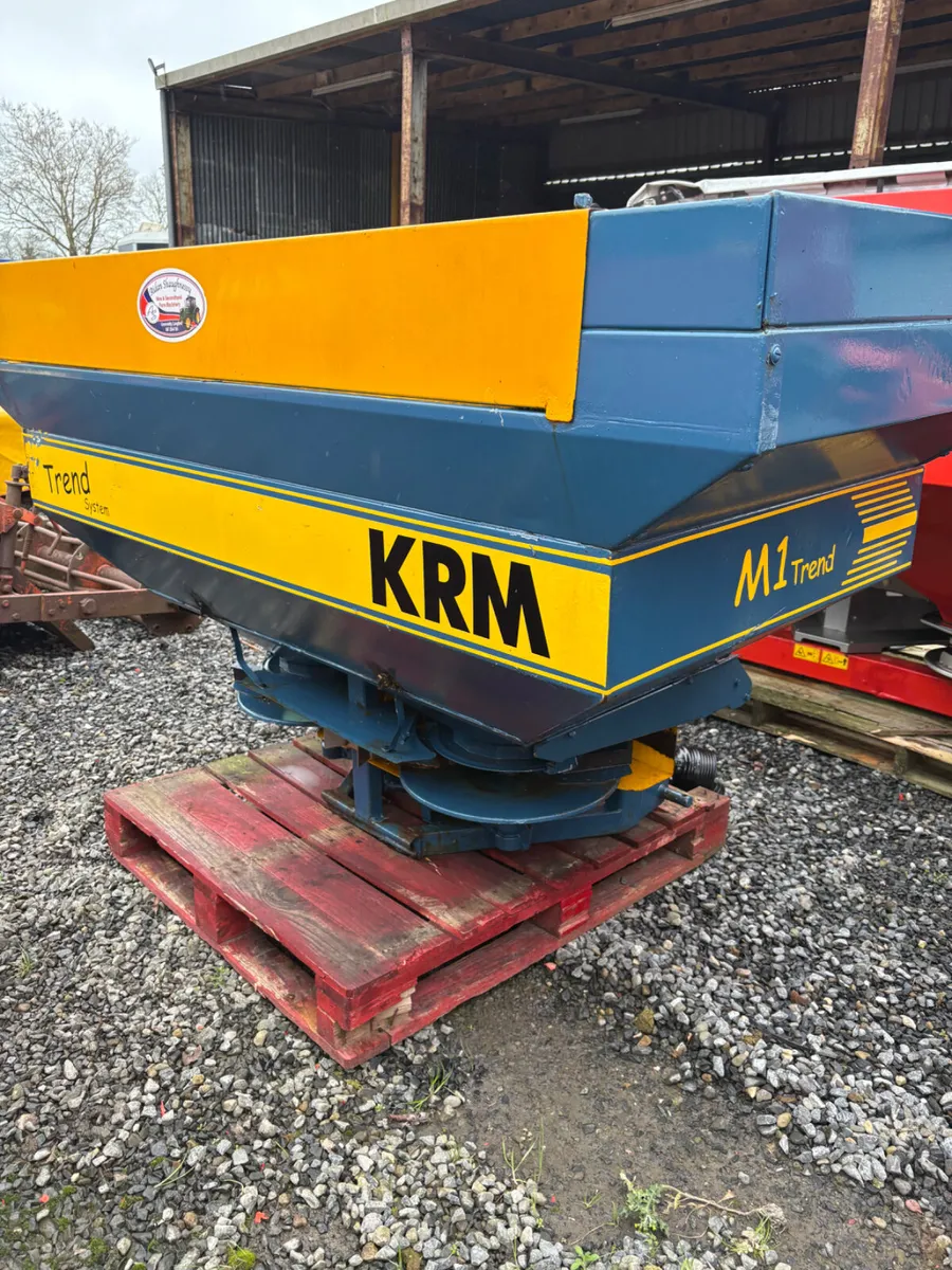 KRM Bogbelle Fertiliser Spreader - Image 1