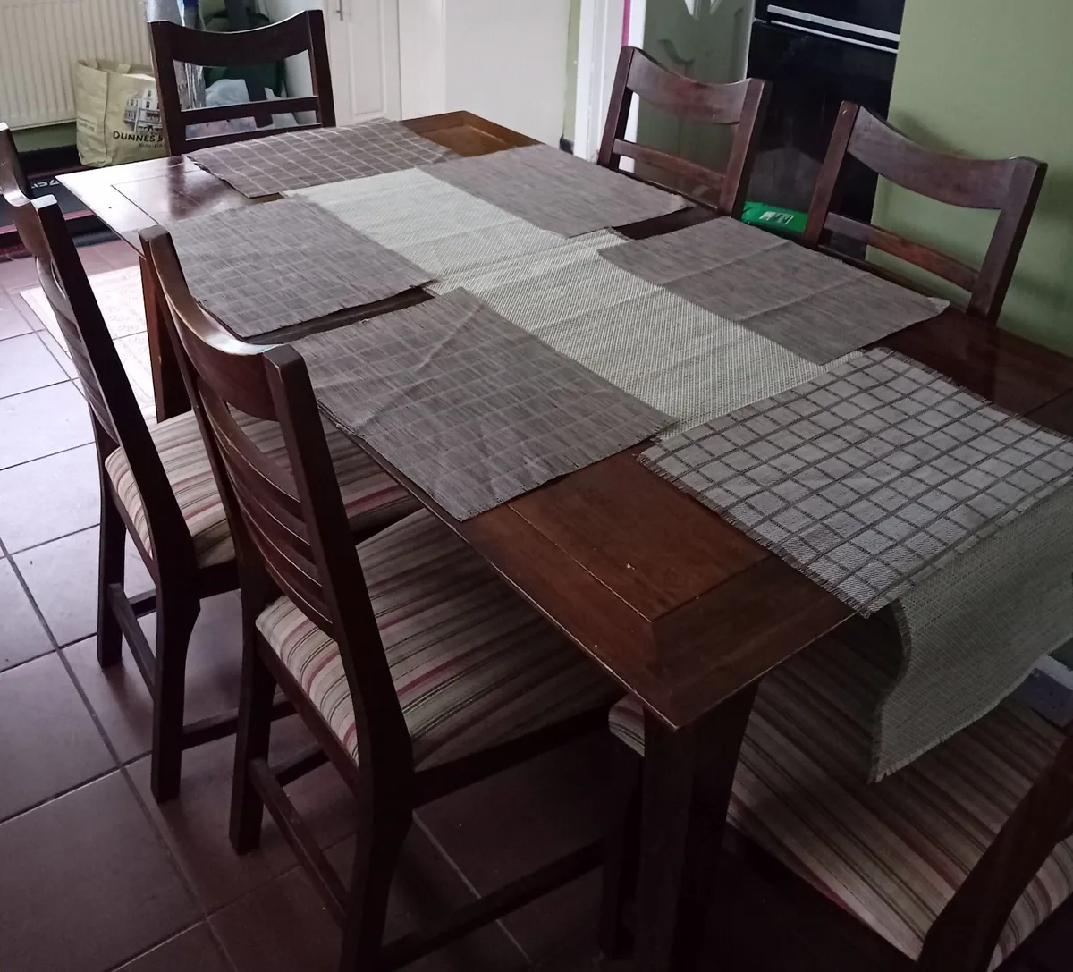 Dining room /kitchen table and six chairs - Image 2