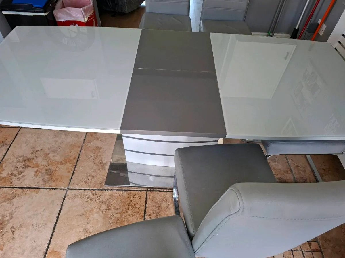 Extending glass table - Image 3