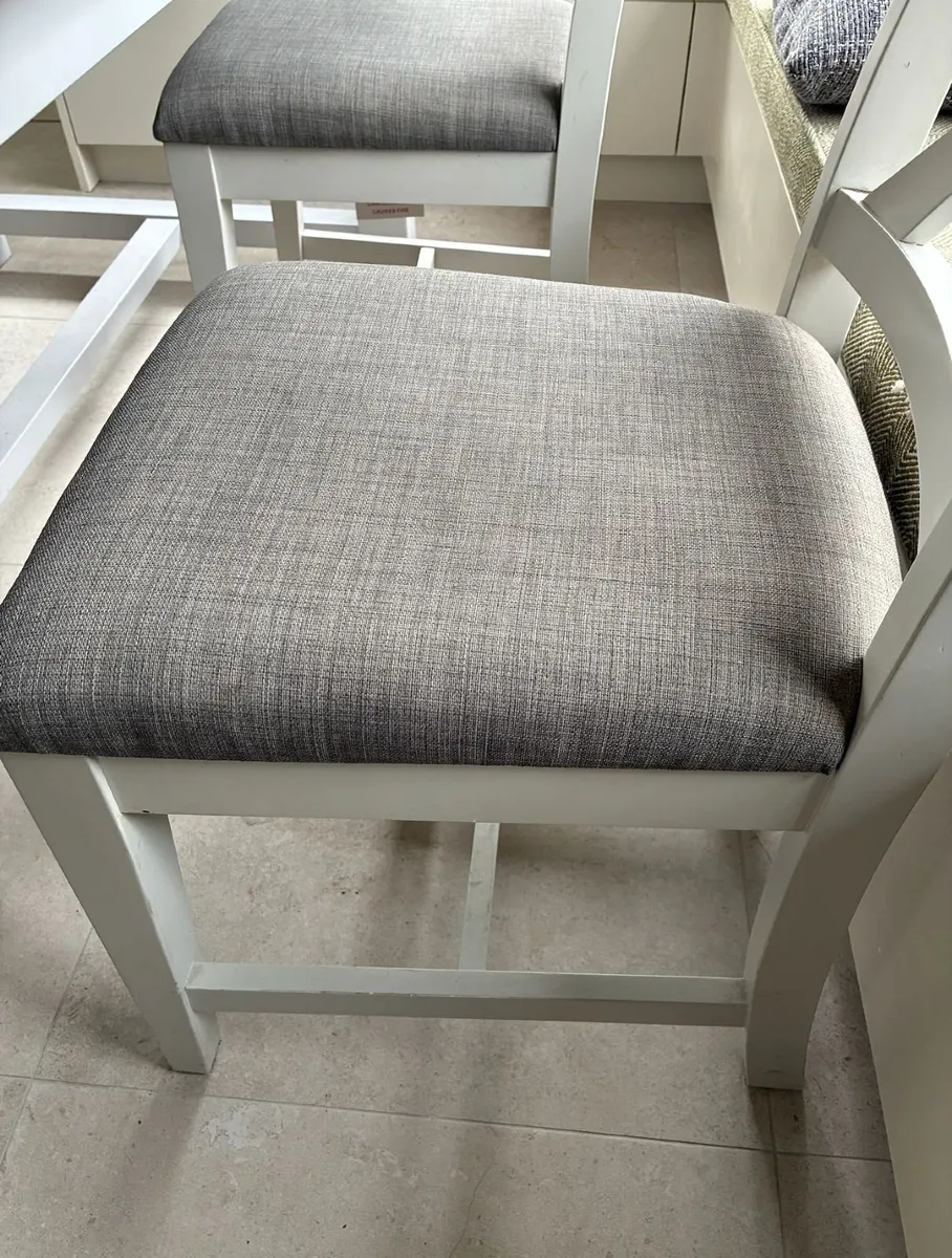 Table & Chairs - Image 3