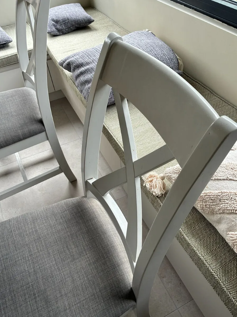 Table & Chairs - Image 4