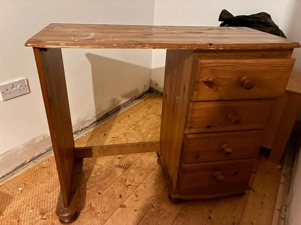 Wardrobe, vanity/desk, headboard - Image 3