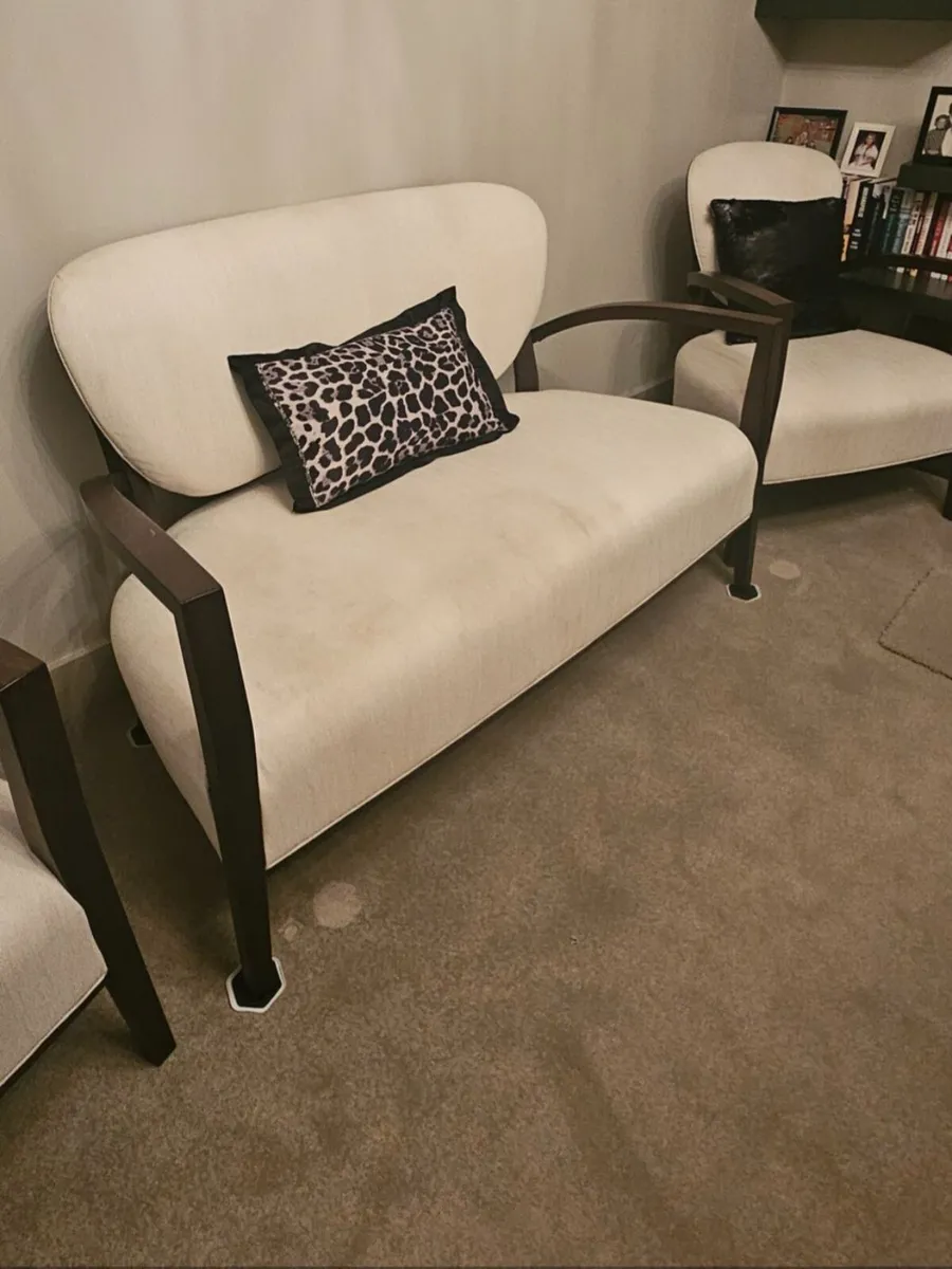 Suite of furniture - Image 1