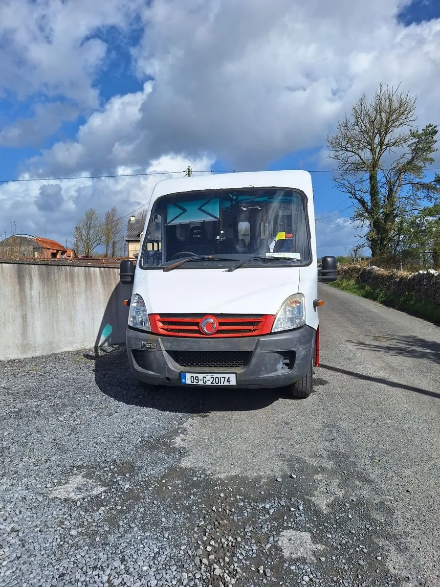 Iveco MINIBUS 2009 32 SEATS - Image 1