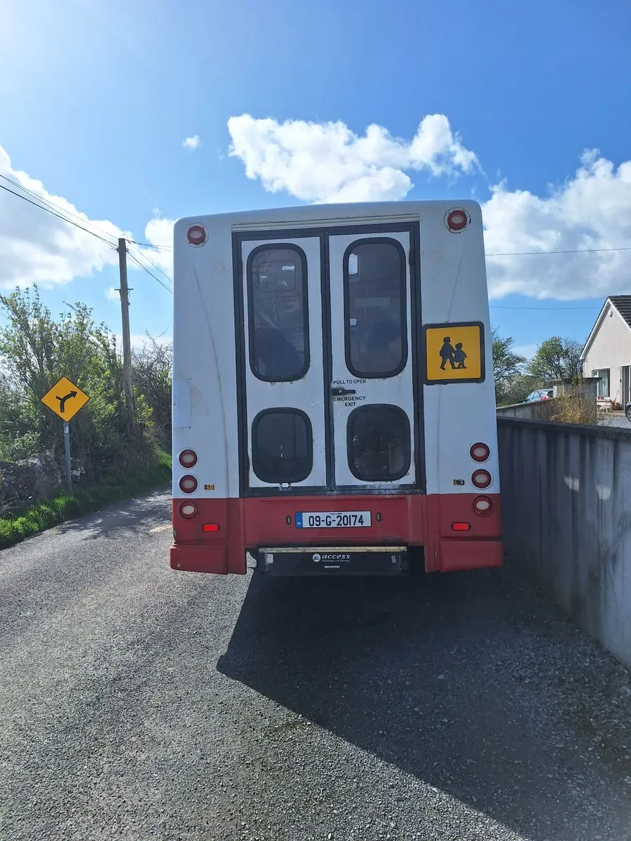 Iveco MINIBUS 2009 32 SEATS - Image 3