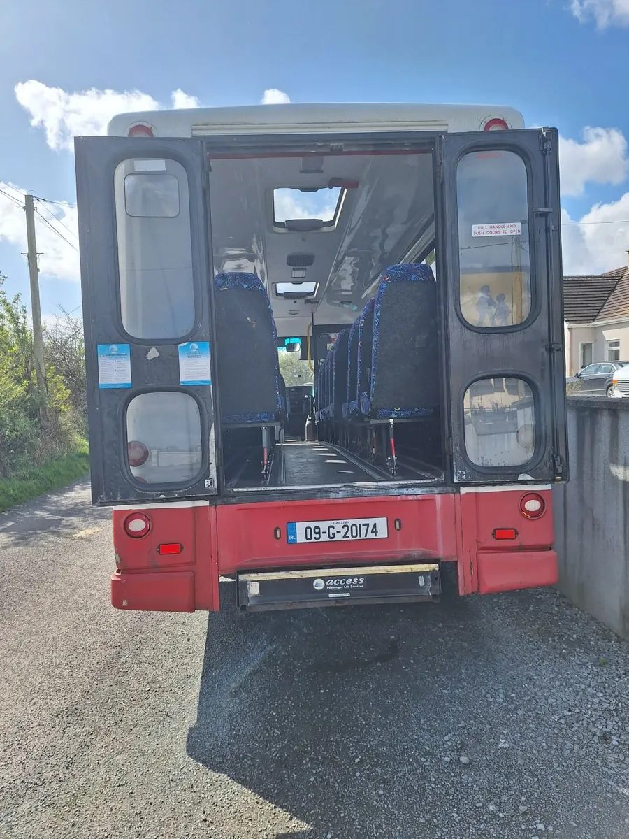 Iveco MINIBUS 2009 32 SEATS - Image 4