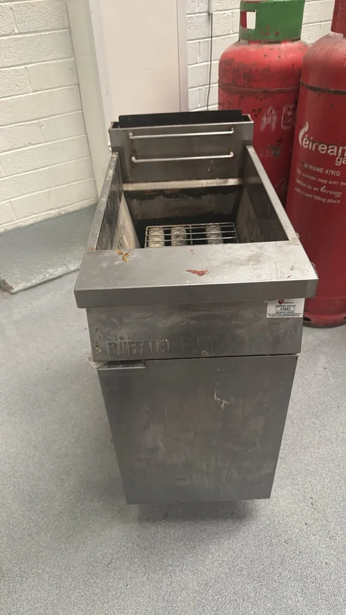 3 burner gas fryer - Image 1