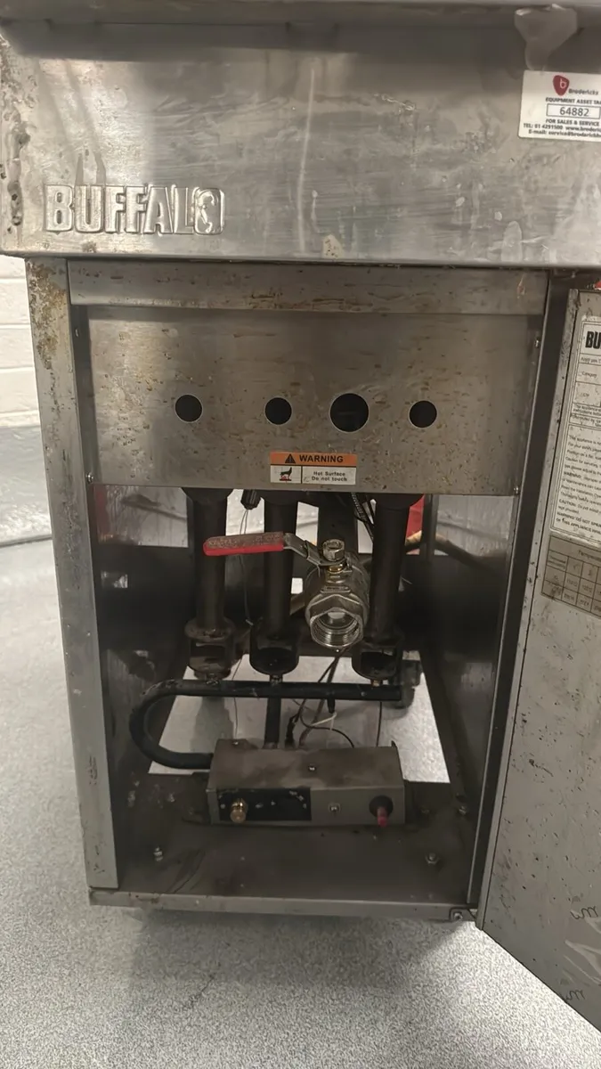 3 burner gas fryer - Image 2