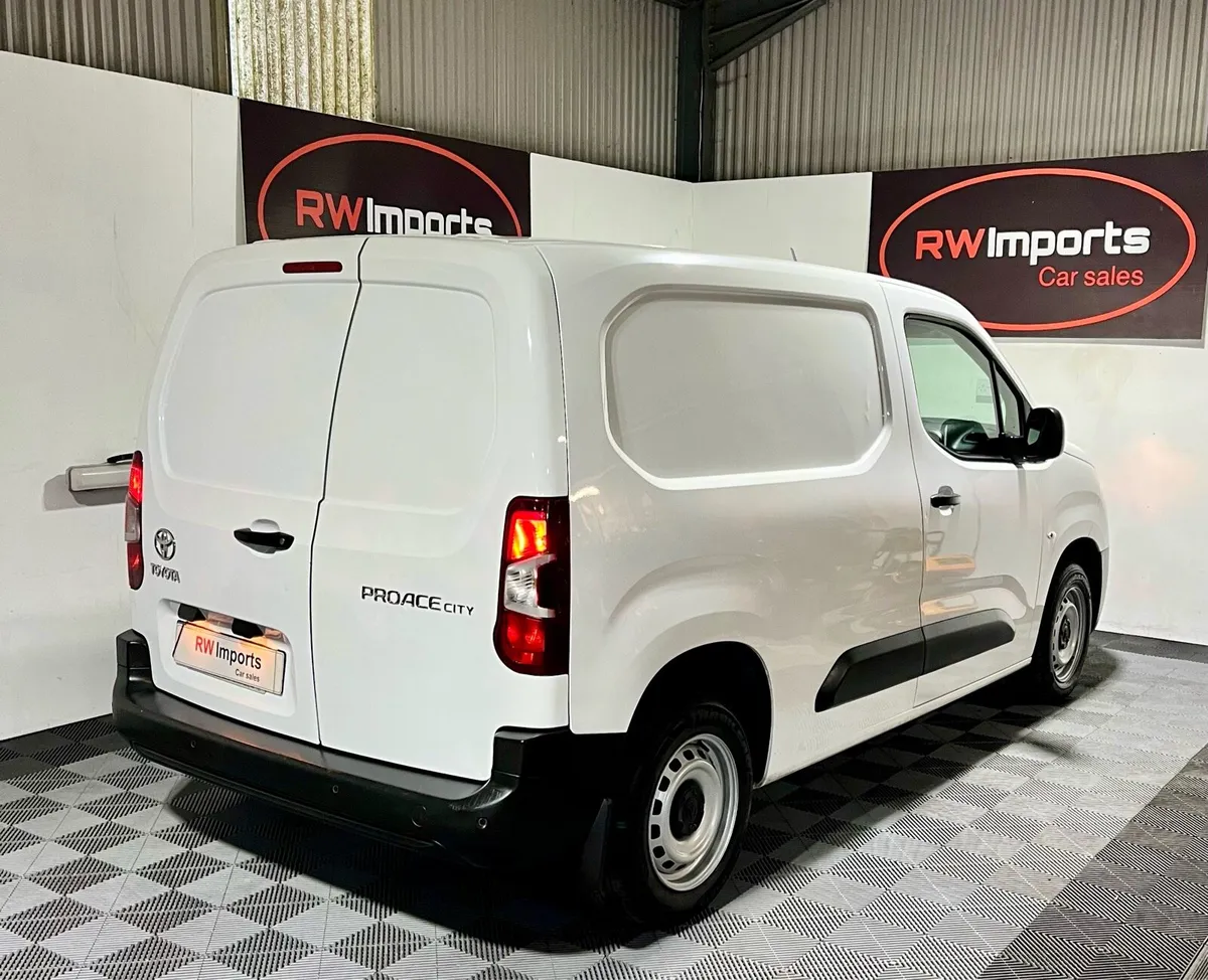 Toyota proace city 3 x seater - Image 2
