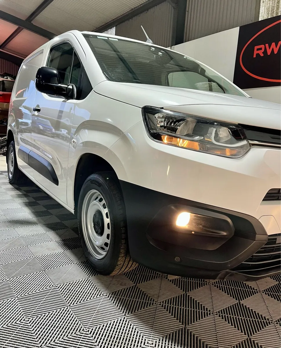 Toyota proace city 3 x seater - Image 3