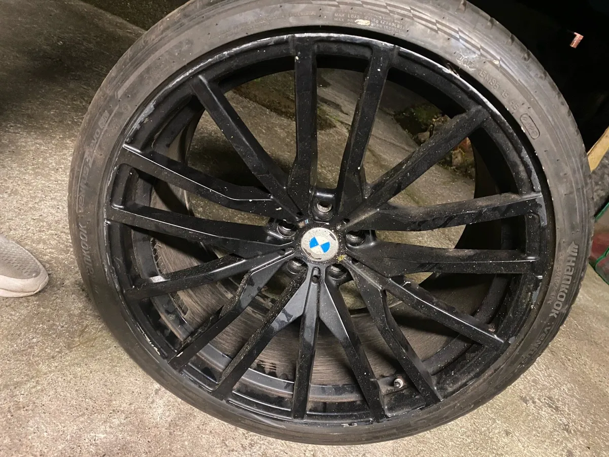 X5 alloys  with perfect tyres 1 needs welding - Image 1