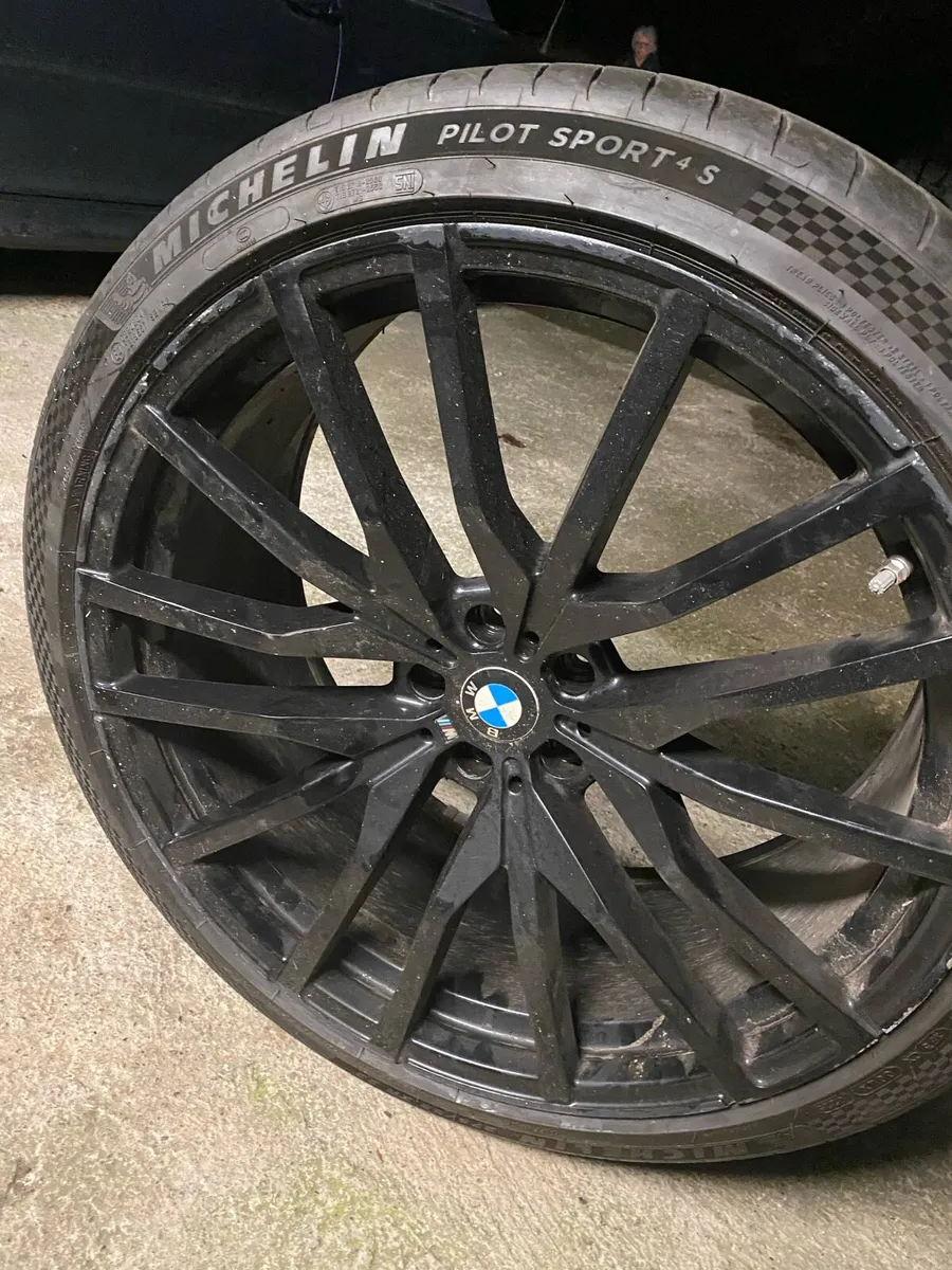 X5 alloys  with perfect tyres 1 needs welding - Image 3