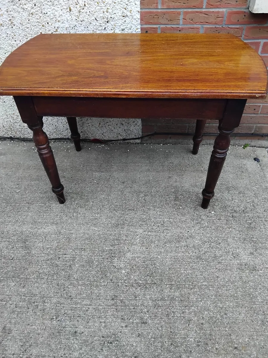 Kitchen table - Image 1