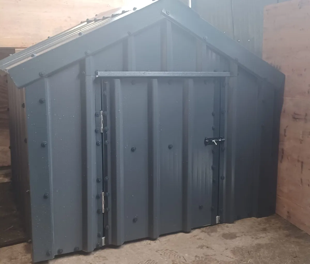 Large steel framed dog house - Image 3
