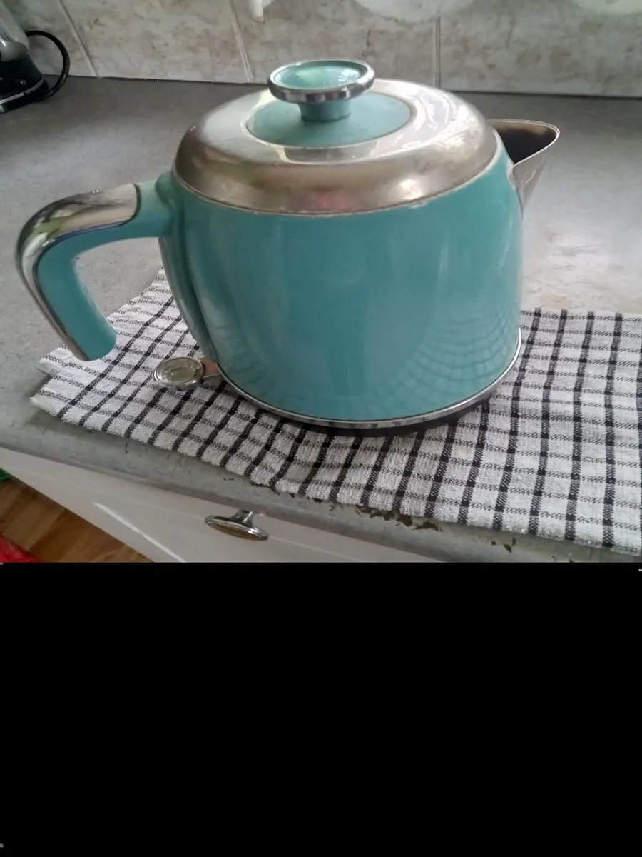 Items for sale dog dish bread bin and kettle - Image 3