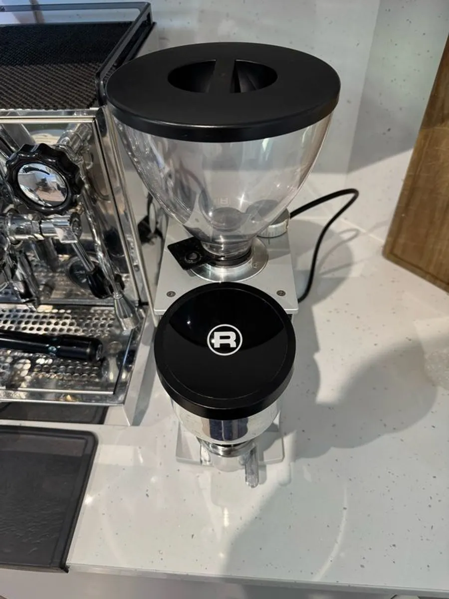 Coffee Machine and Grinder - Image 3
