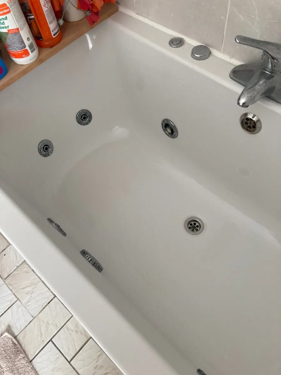 Whirlpool bath - Image 1