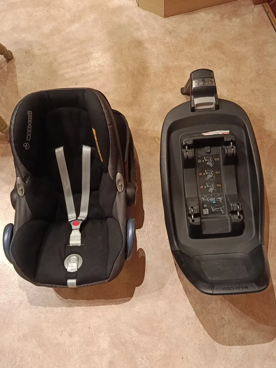 Maxi Cosi Baby Car Seat and Base - Image 1
