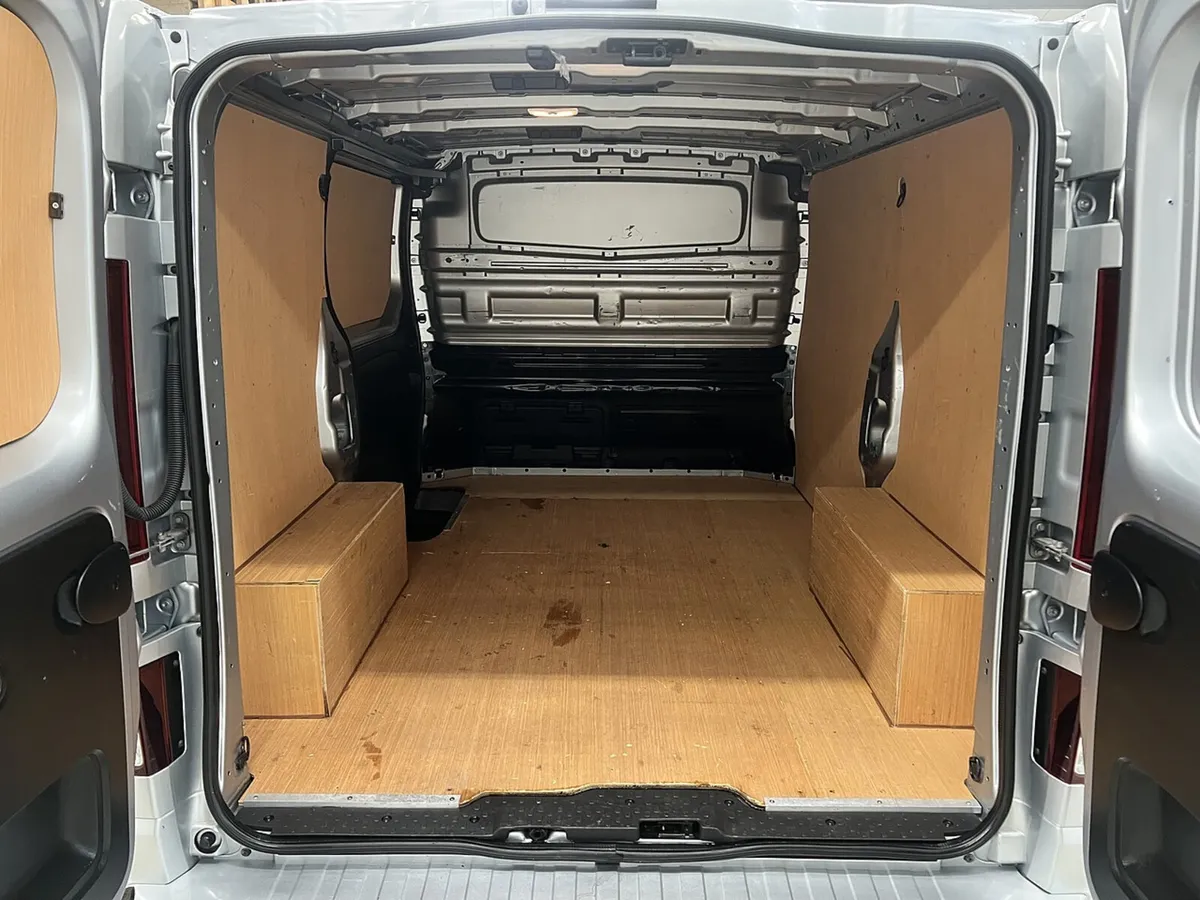 2022 Renault Trafic Panel Van - Image 2