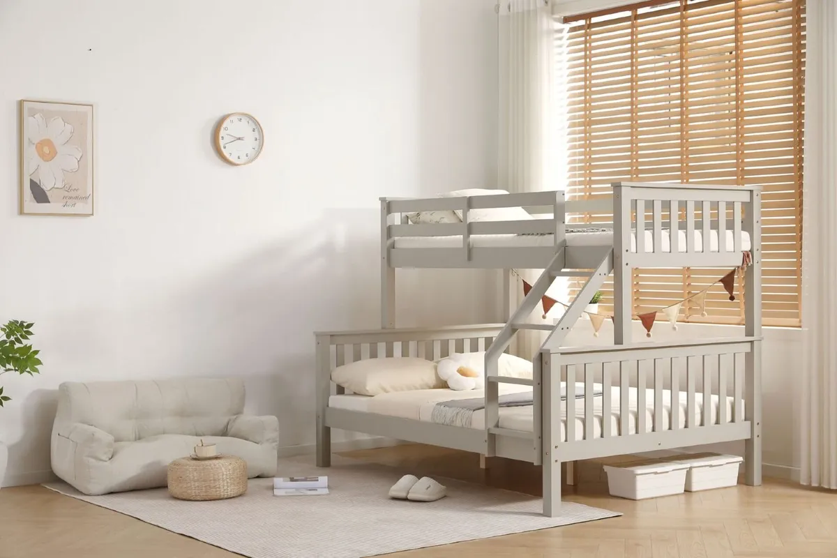🛏️ Triple Bunk Bed – Double full size/ 3ft single - Image 2