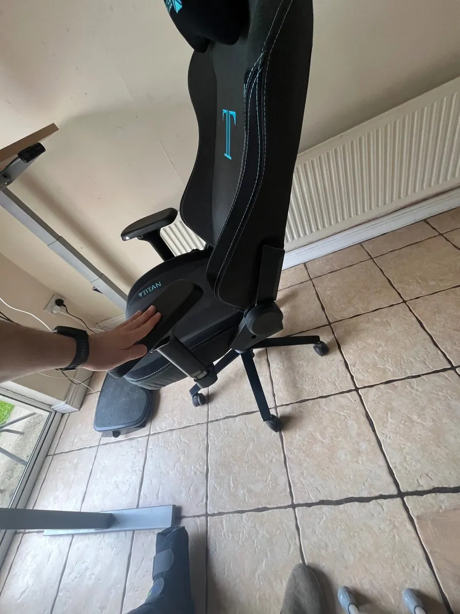 Secretlab Titan Gaming Chair - Image 4