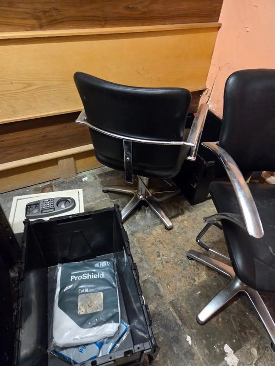 Hairdressing Chairs - Image 3