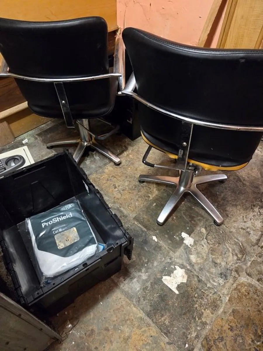 Hairdressing Chairs - Image 4