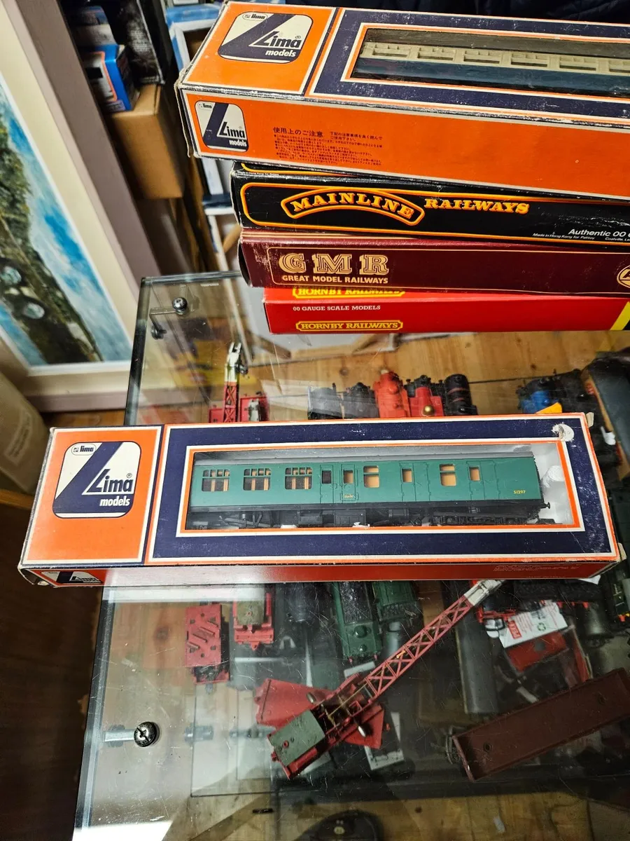 Hornby Lima OO Gauge Carraige